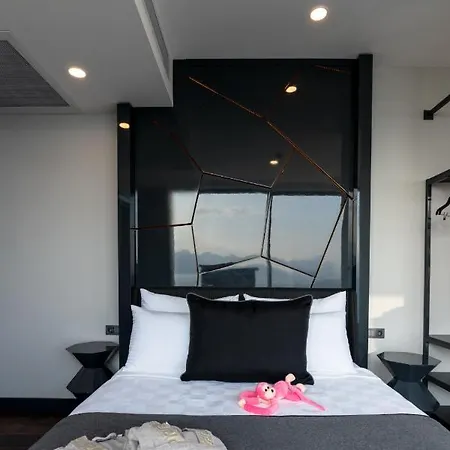 Lucky Monkey Hotel 2*