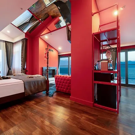 Lucky Monkey Hotel 2*